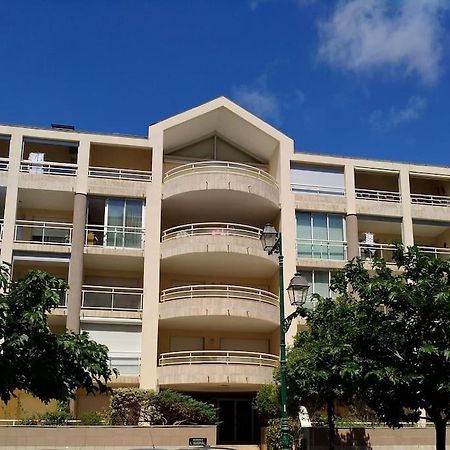 Appartement 2 Pieces Avec Une Grande Terrasse, 3 Etoiles, Wifi, Box Pour Vehicule Et Velos เลส์ซาบล์-โดล็อนน์ ภายนอก รูปภาพ