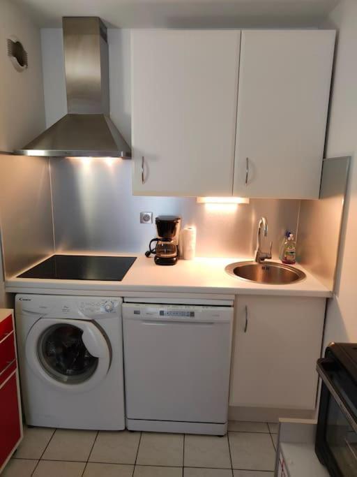 Appartement 2 Pieces Avec Une Grande Terrasse, 3 Etoiles, Wifi, Box Pour Vehicule Et Velos เลส์ซาบล์-โดล็อนน์ ภายนอก รูปภาพ