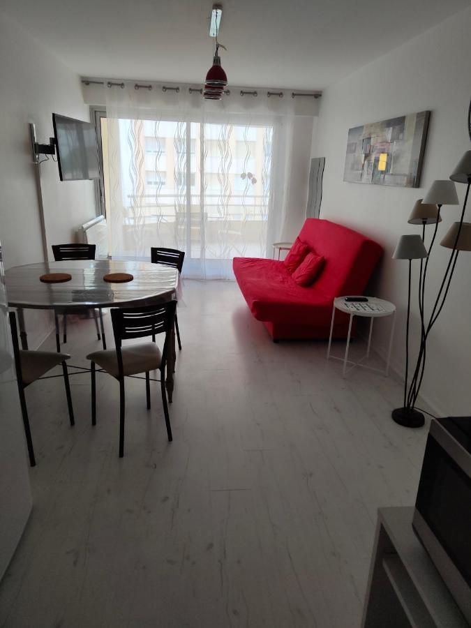 Appartement 2 Pieces Avec Une Grande Terrasse, 3 Etoiles, Wifi, Box Pour Vehicule Et Velos เลส์ซาบล์-โดล็อนน์ ภายนอก รูปภาพ