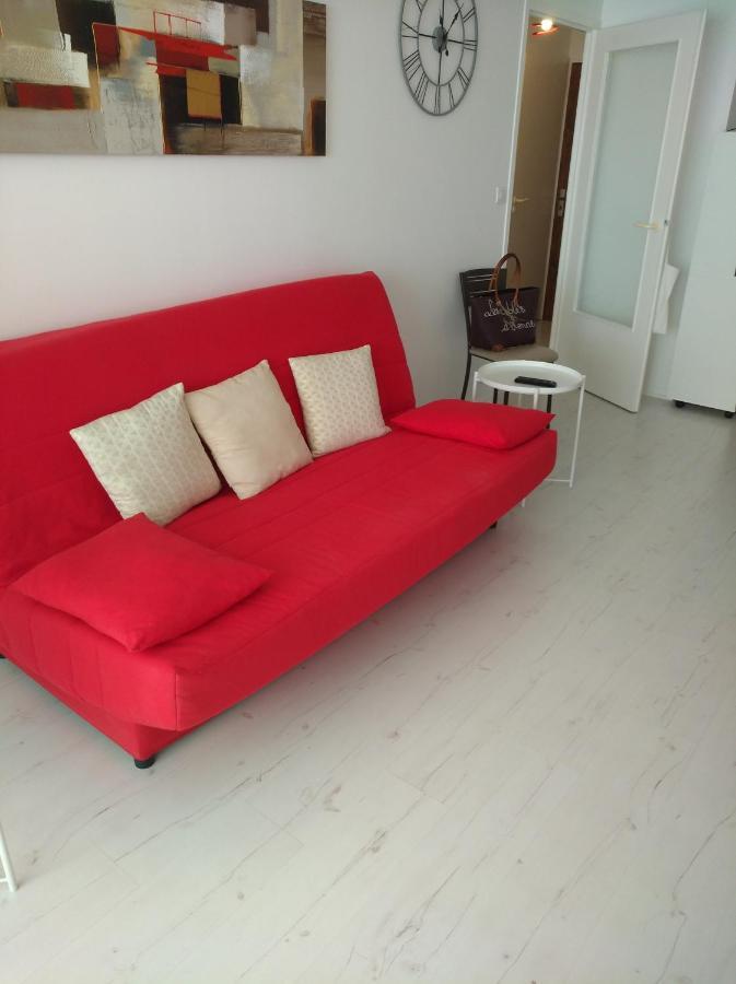 Appartement 2 Pieces Avec Une Grande Terrasse, 3 Etoiles, Wifi, Box Pour Vehicule Et Velos เลส์ซาบล์-โดล็อนน์ ภายนอก รูปภาพ