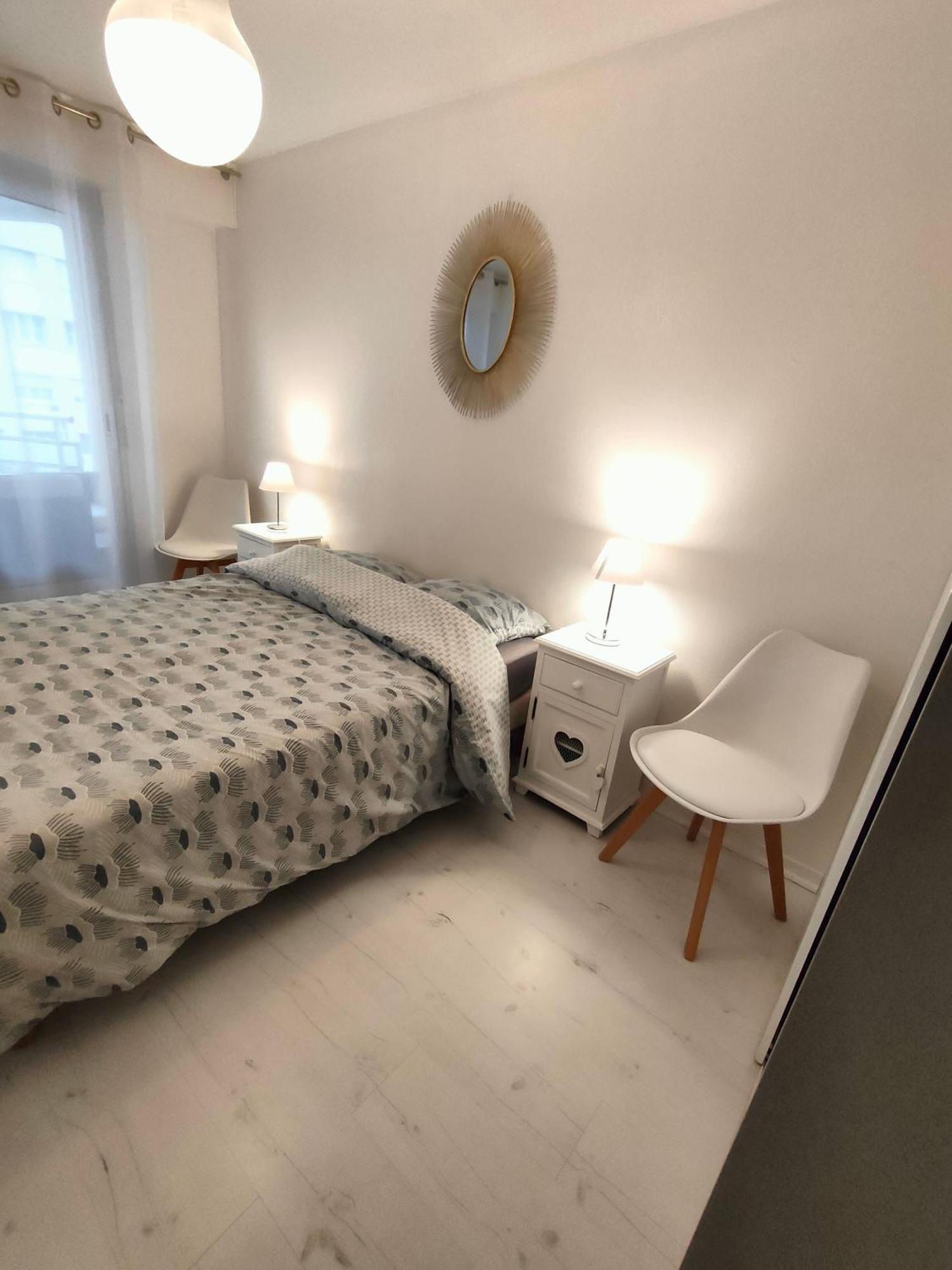 Appartement 2 Pieces Avec Une Grande Terrasse, 3 Etoiles, Wifi, Box Pour Vehicule Et Velos เลส์ซาบล์-โดล็อนน์ ภายนอก รูปภาพ